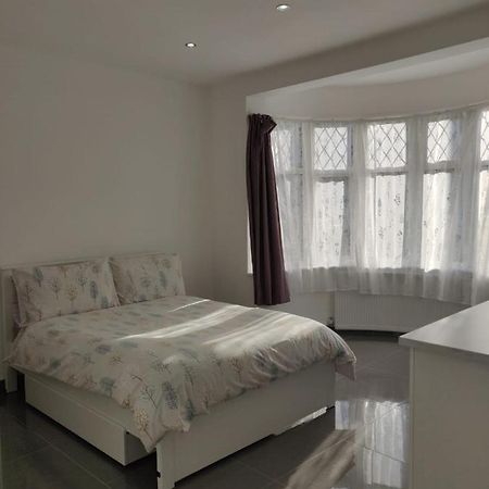 Stunning Double Room In Harrow Wembley - Khoob House Лондон Экстерьер фото