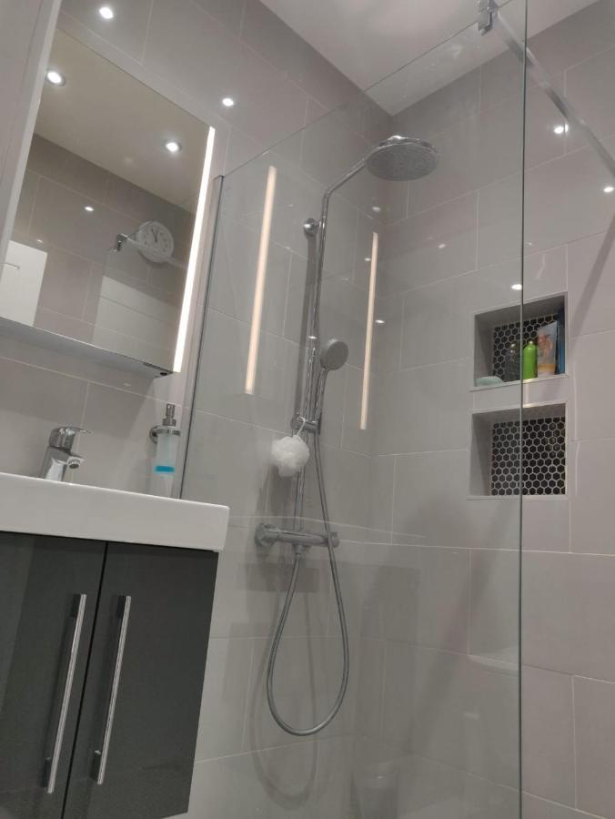 Stunning Double Room In Harrow Wembley - Khoob House Лондон Экстерьер фото