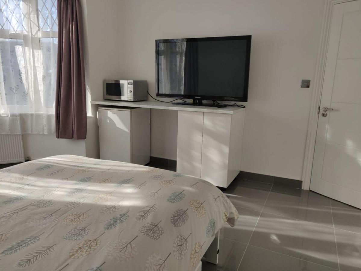 Stunning Double Room In Harrow Wembley - Khoob House Лондон Экстерьер фото