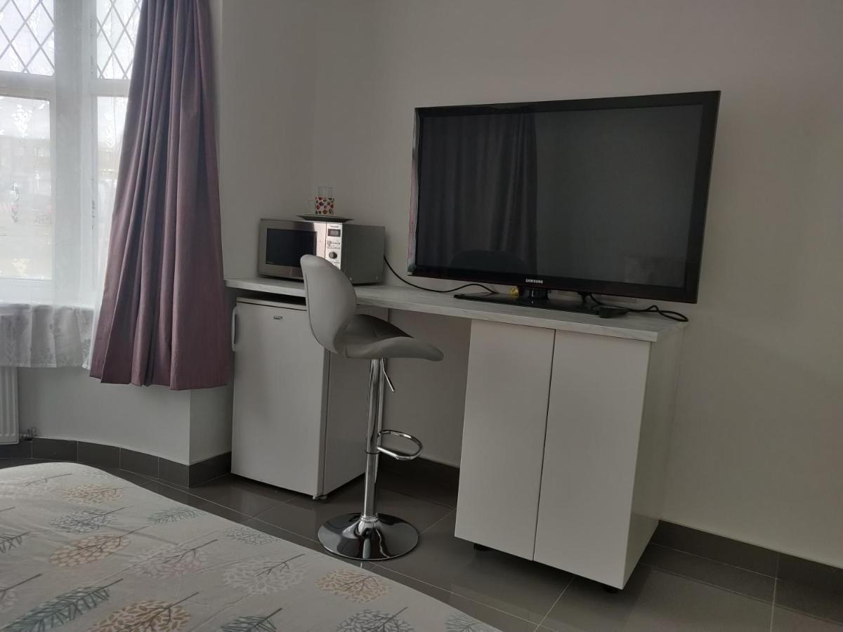 Stunning Double Room In Harrow Wembley - Khoob House Лондон Экстерьер фото