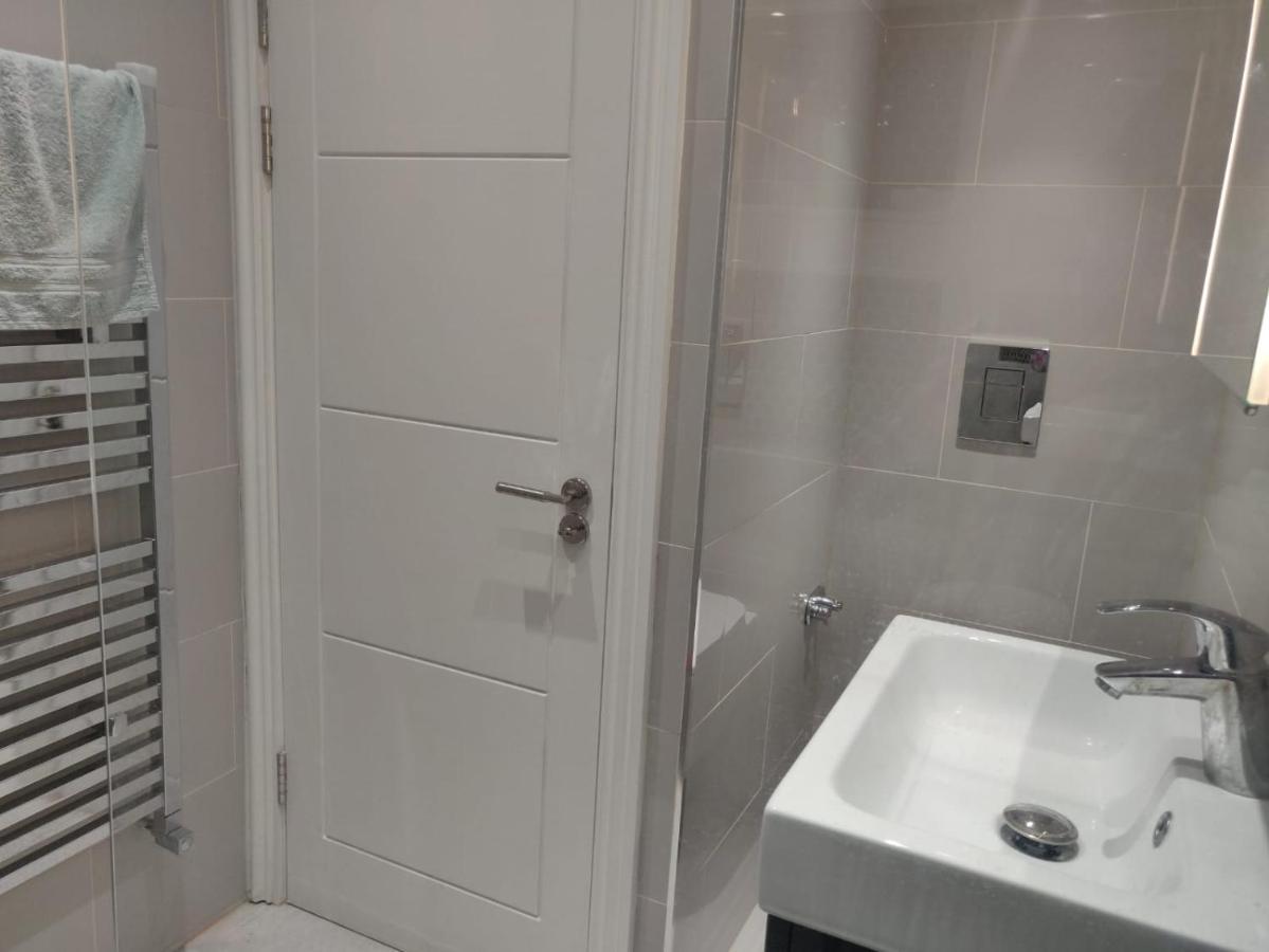 Stunning Double Room In Harrow Wembley - Khoob House Лондон Экстерьер фото